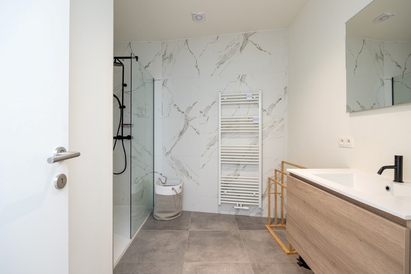 Kwaliteitsvol gerenoveerd appt. met terras te Borgerhout! 