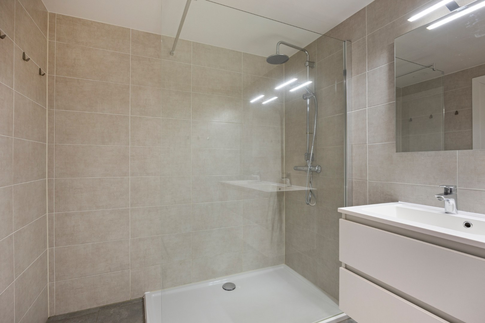 Energiezuinig appartement met 3 slpk., kelderberging en ondergrondse staanplaats in centrum Leopoldsburg 