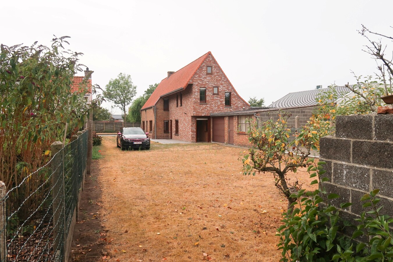 Charmante vrijstaande woning met 5 slaapkamers, ruime tuin en grote garage 