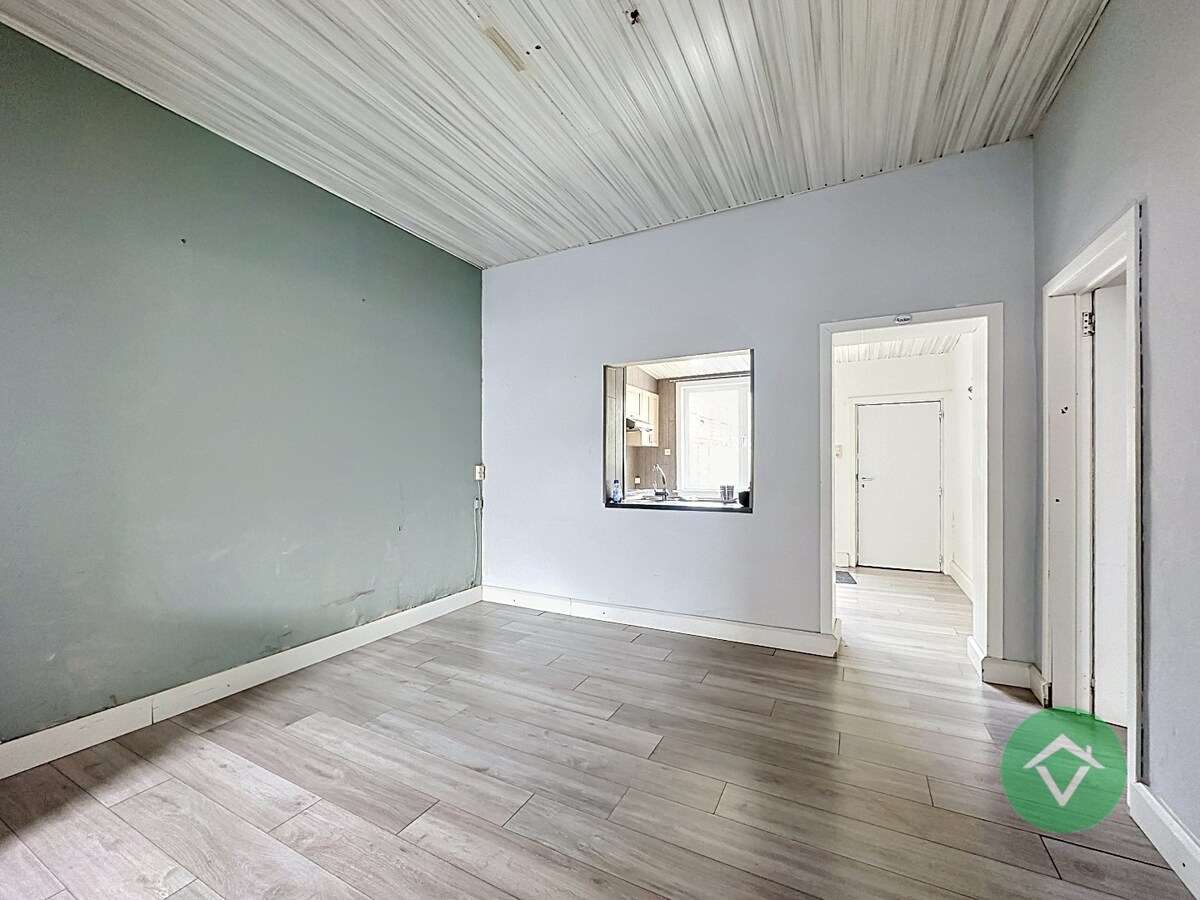 Op te frissen gezinswoning met vier slaapkamers, inpandige garage te Koekelare 