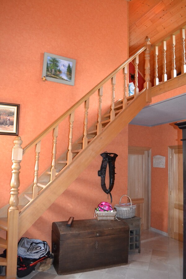 Récente ferme en carré d’environ 18a à Ninove avec possibilités de prairies supplémentaires 