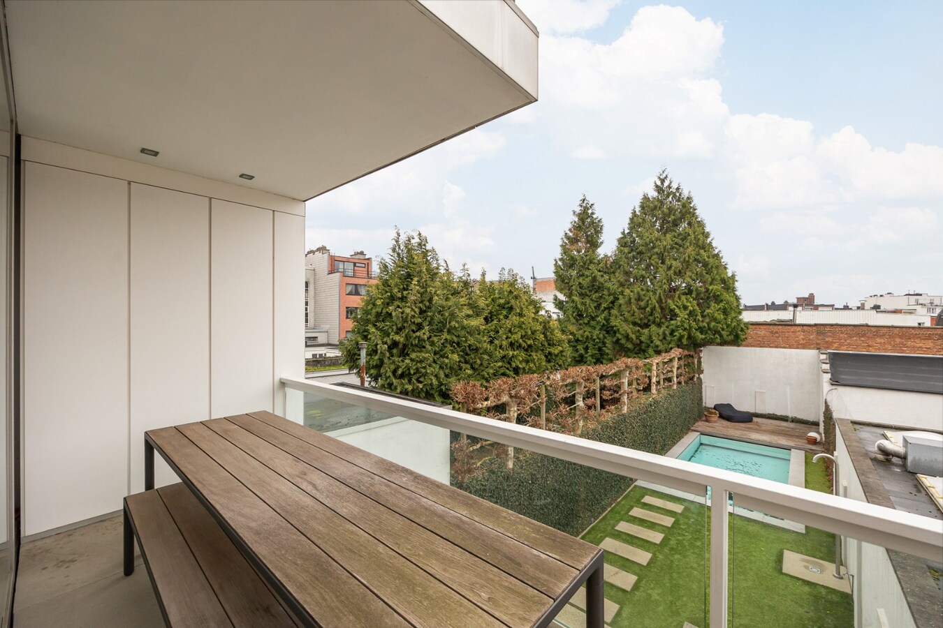 Instapklare designwoning met lift en zwembad 