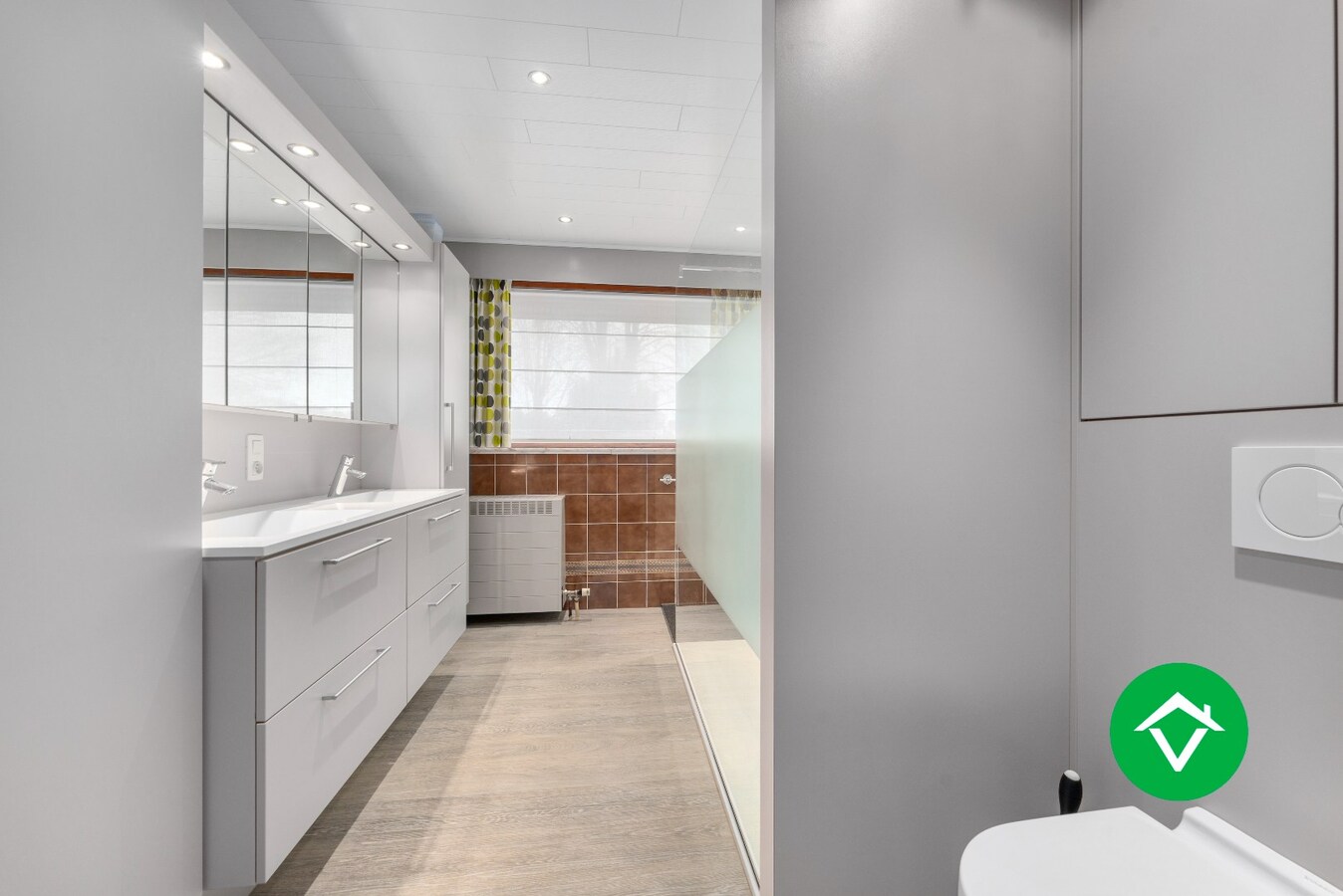 Rustig gelegen alleenstaande woning met bijgebouwen te Koekelare 