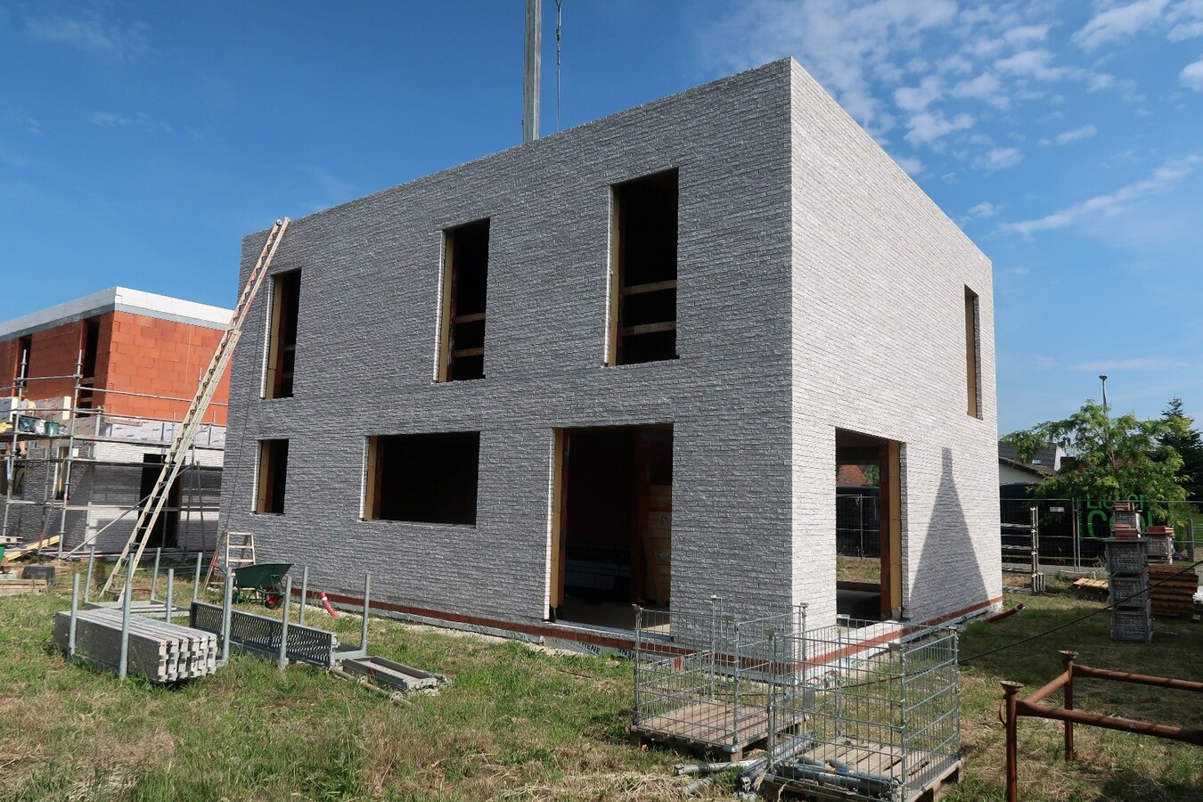 Nieuwbouwwoning op 416 m² – volledig naar eigen smaak af te werken 
