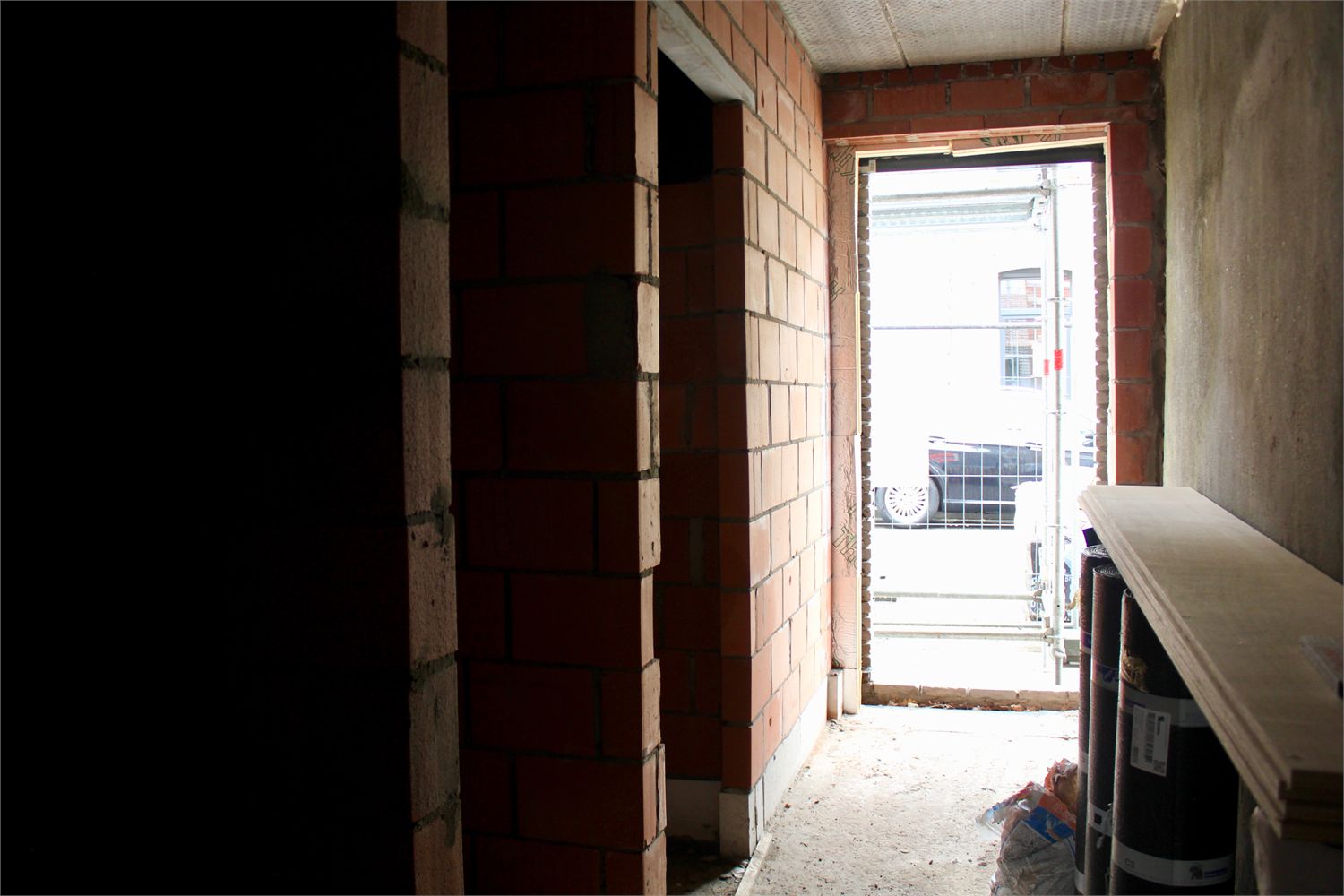 Af te werken woning op perfecte ligging 