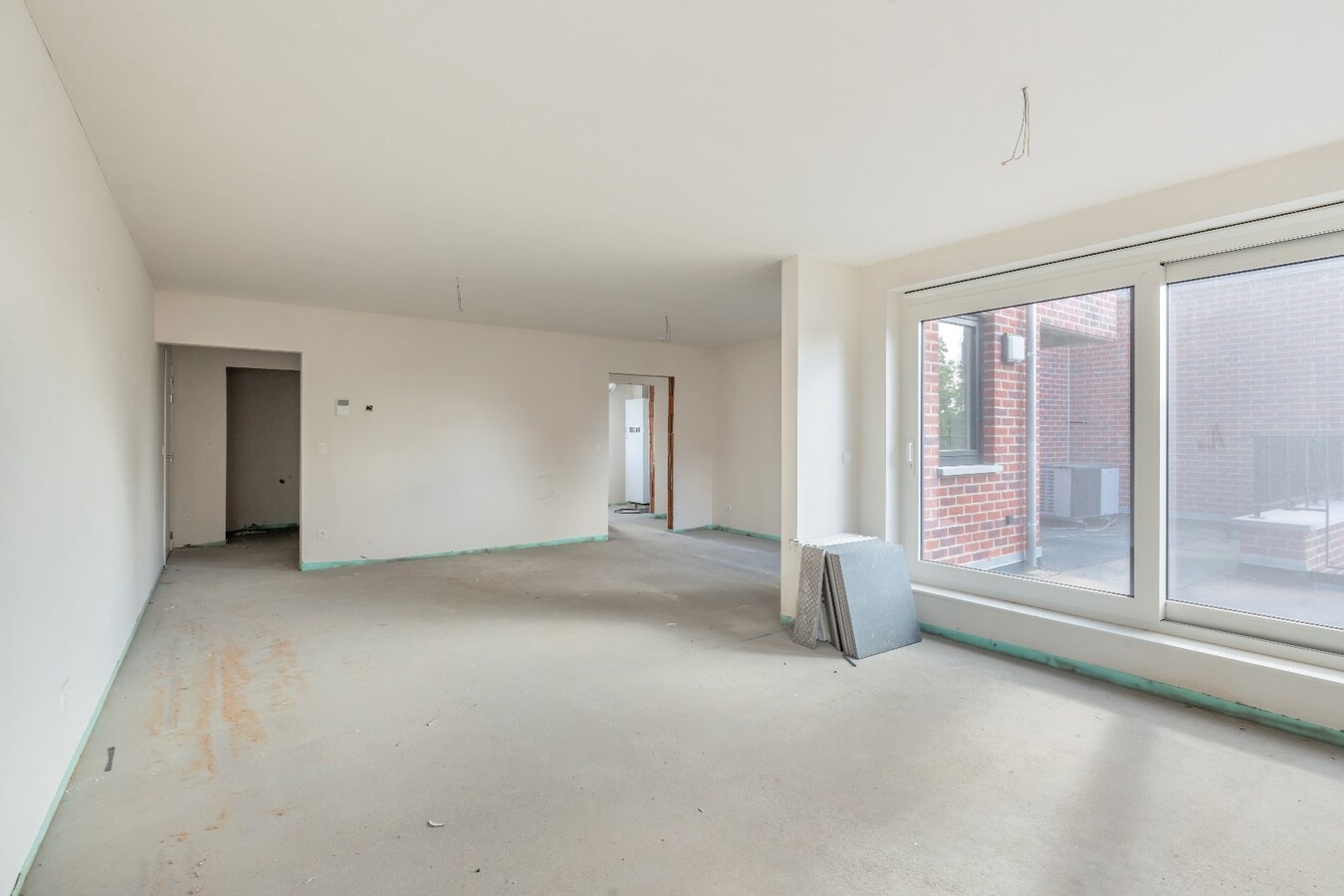 Appartement met twee slaapkamers, ruim terras en garage. 