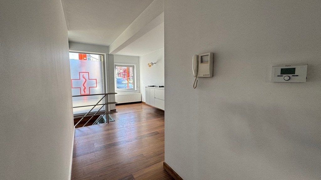 Handelsgelijkvloers te huur vlakbij de Coupure in Gent