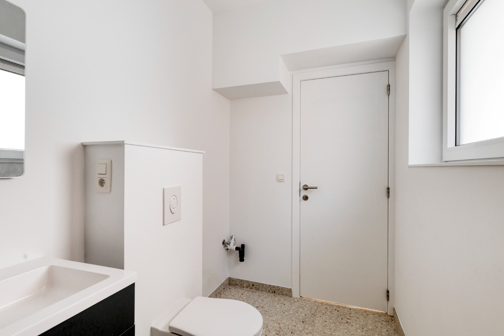 Volledig gerenoveerd en bemeubelde appartement met slaapkamer en bureau en terras in centrum Leuven! 