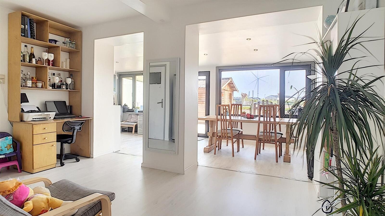 Gezinswoning met drie slaapkamers, terras en uitweg achteraan - Zwankendamme 