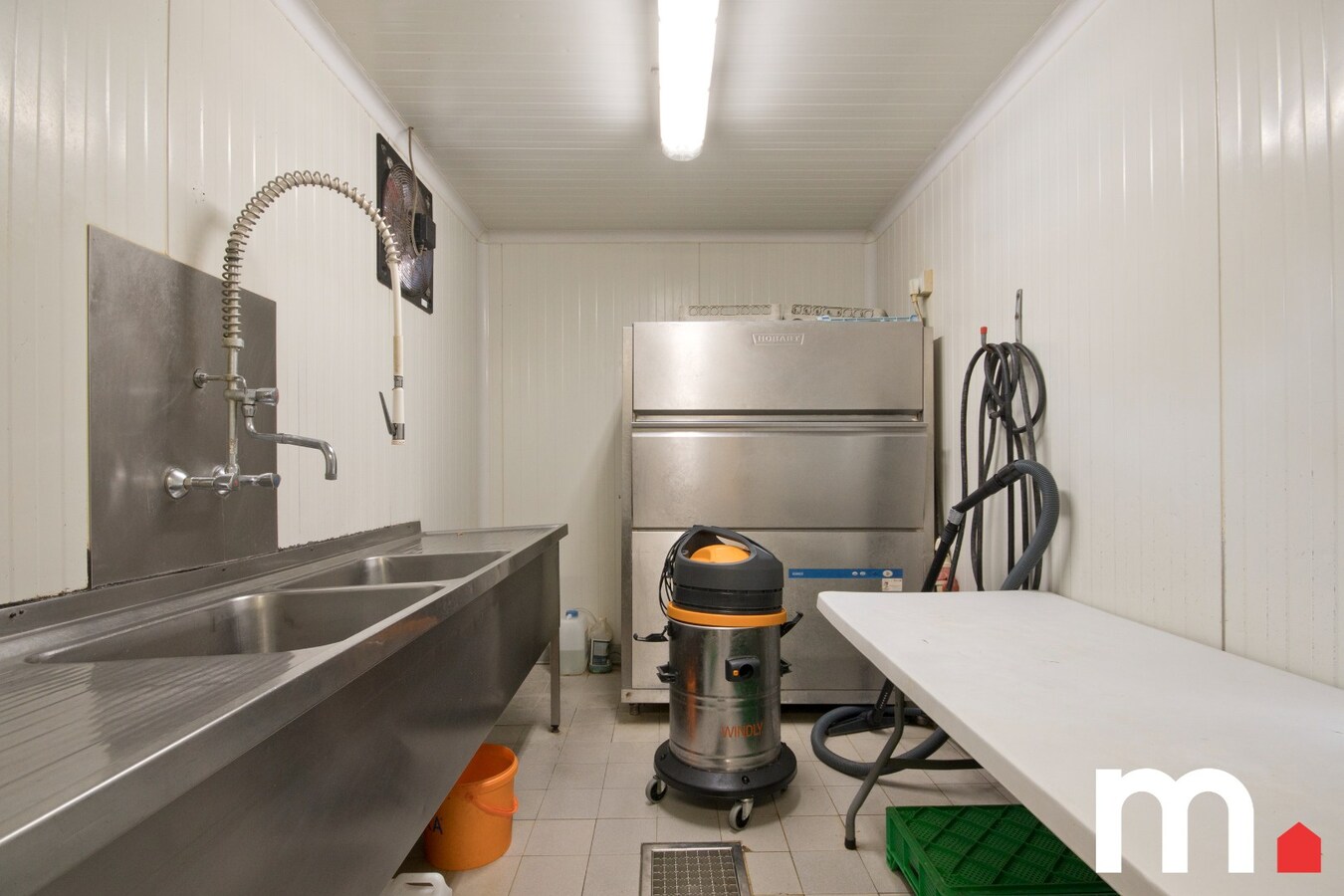 Handelspand - recent ingerichte beenhouwerij  te koop ! 