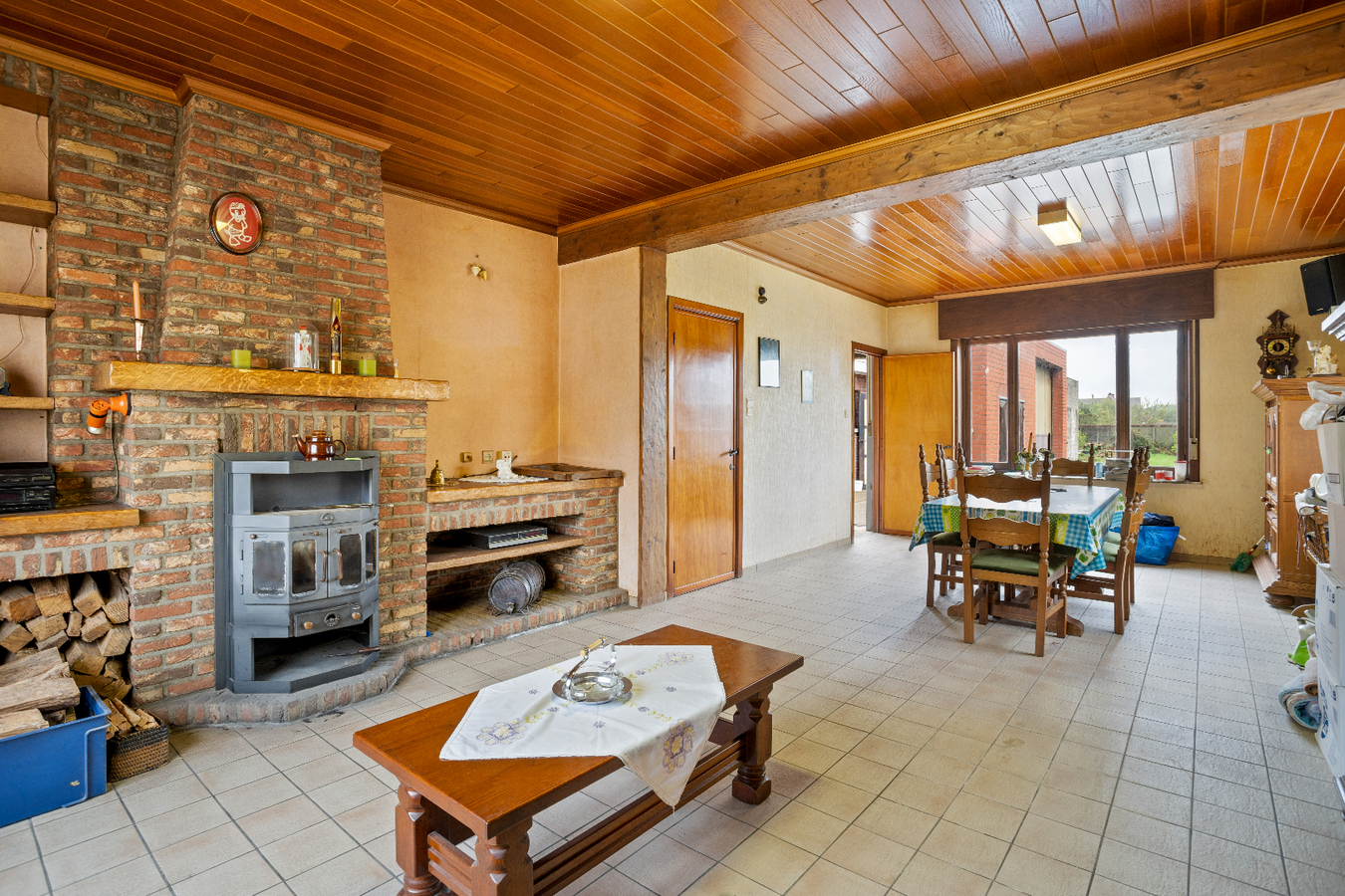 Alleenstaande woning met loods in Jonkershove. 