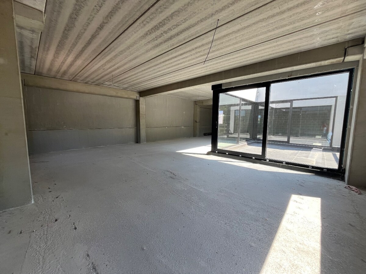 LAATSTE UNIT TE HUUR !! 