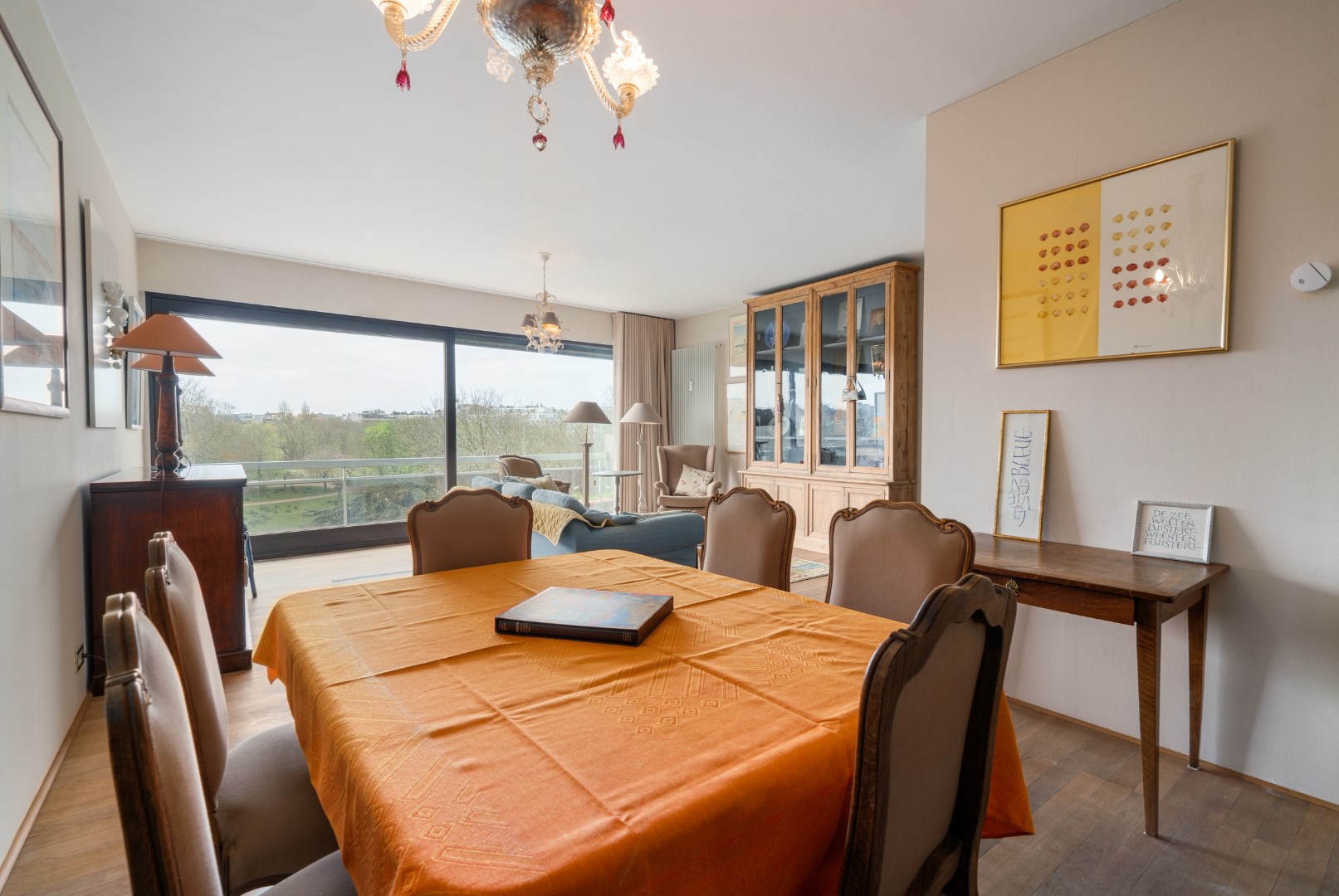 RUIM APPARTEMENT MET OPEN ZICHT OP TOPLIGGING 