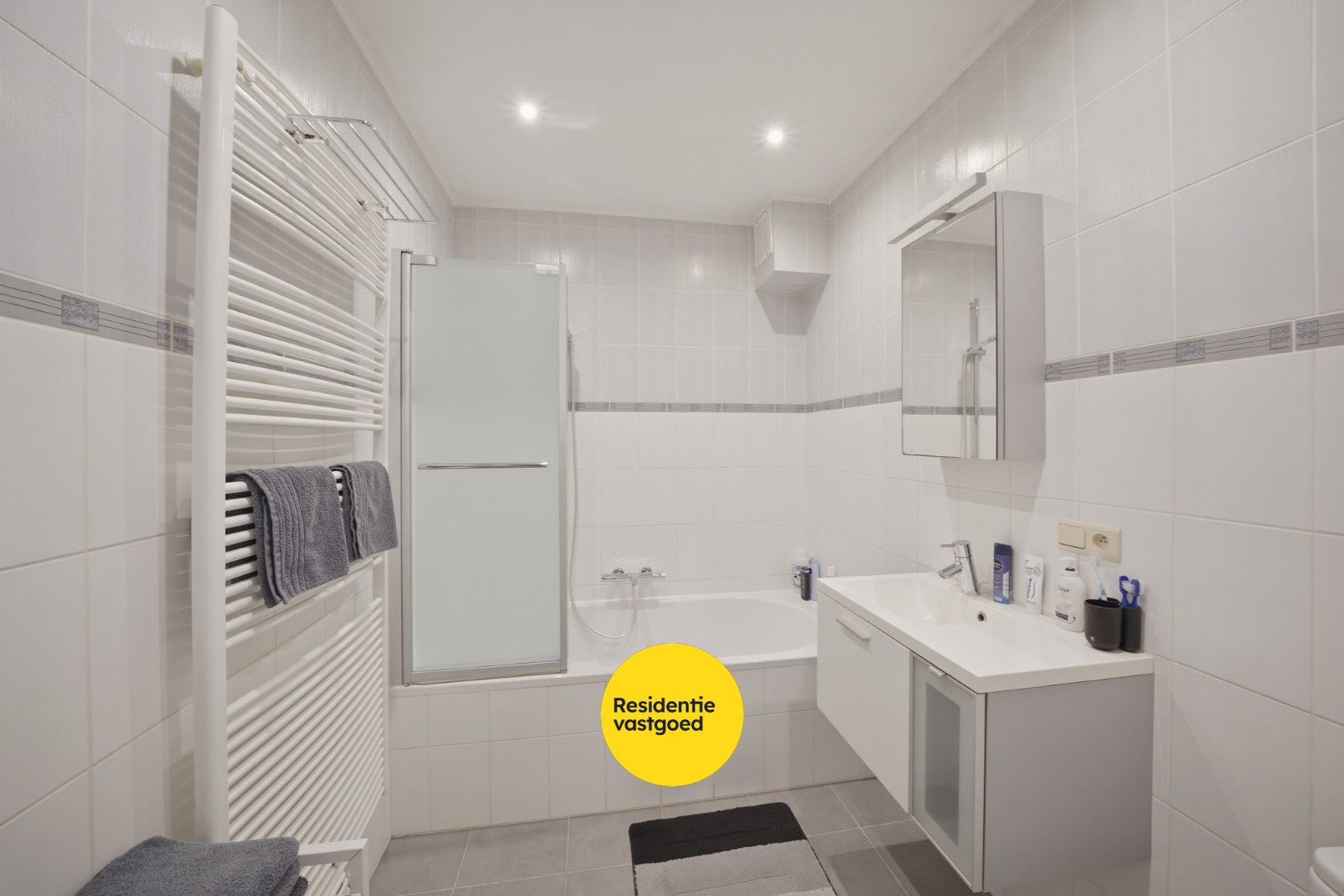 Ruime bel-étage woning met tuin en garage op rustige ligging te Bredene 