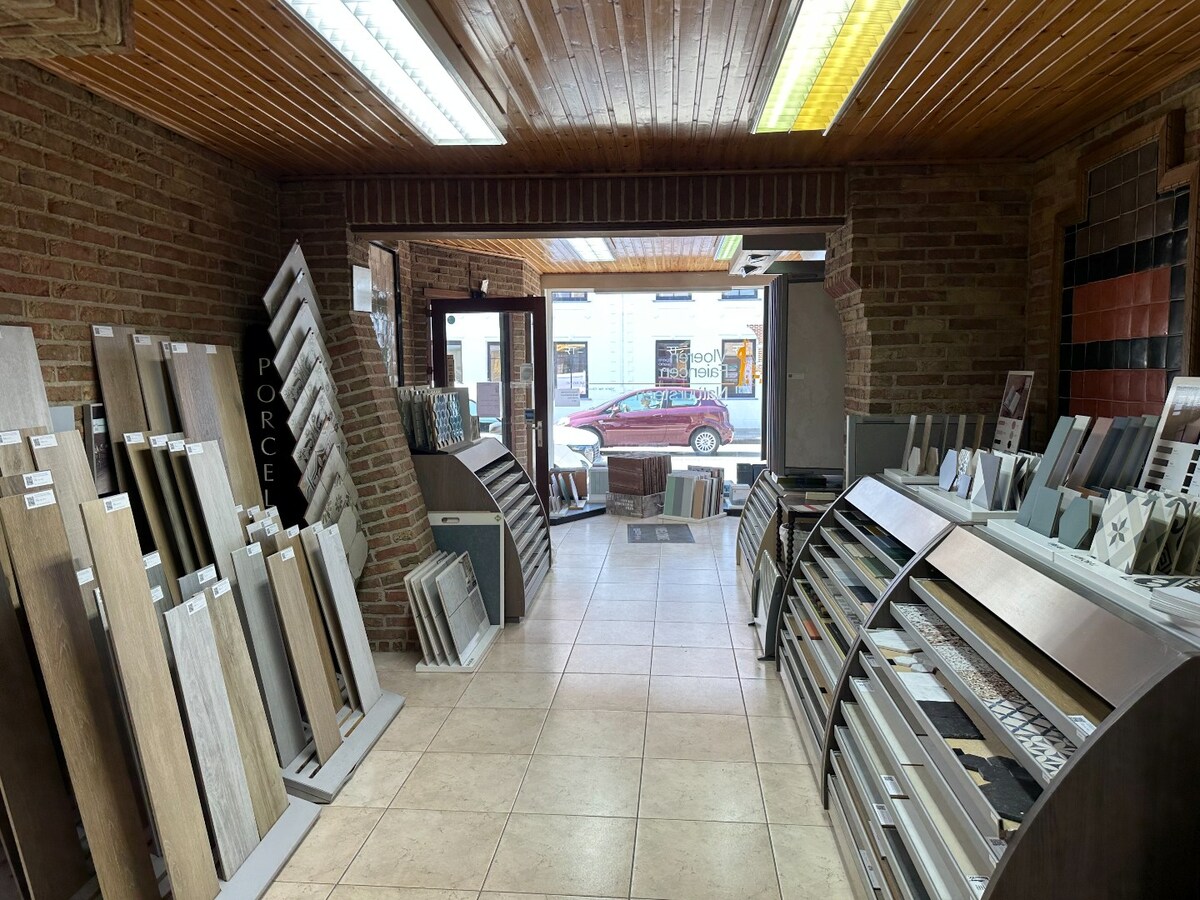 Commerciële toplocatie te huur langs invalsweg in De Panne 