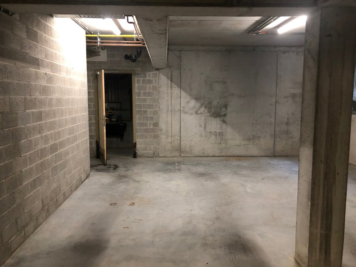 2-slpk-appartement op top locatie (incl. ondergrondse staanplaats!!). 