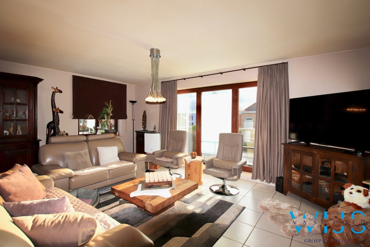 Ruim &amp; energiezuinig 2 slaapkamerappartement te EVERGEM ! 