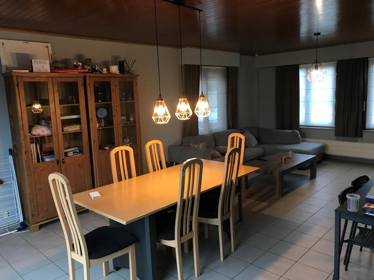 Rustig gelegen halfopen bebouwing met 3 slaapkamers 
