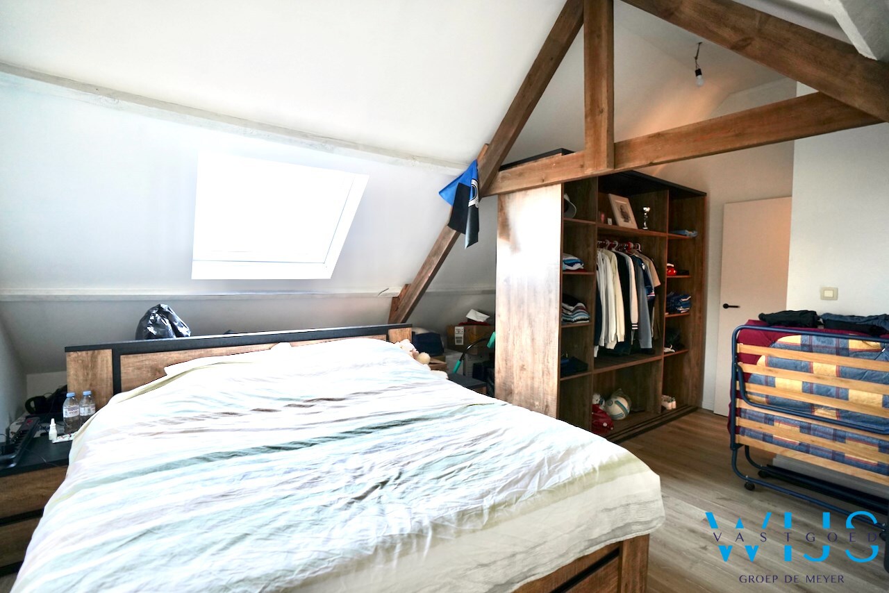 Volledig gerenoveerd woonhuis op 750m² in hartje Ertvelde ! 