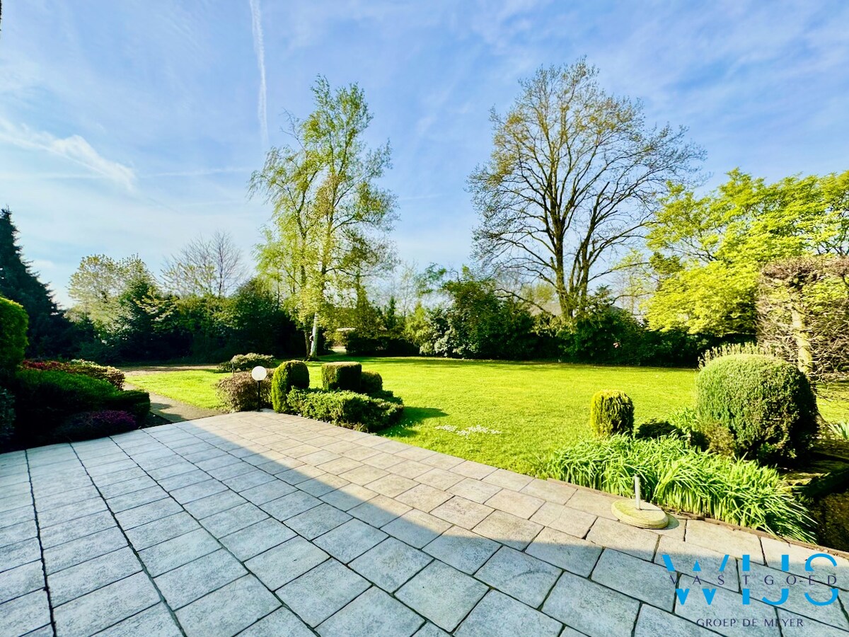 Schitterend woonhuis op een fantastisch perceel van 2859 m² te Drongen ! 