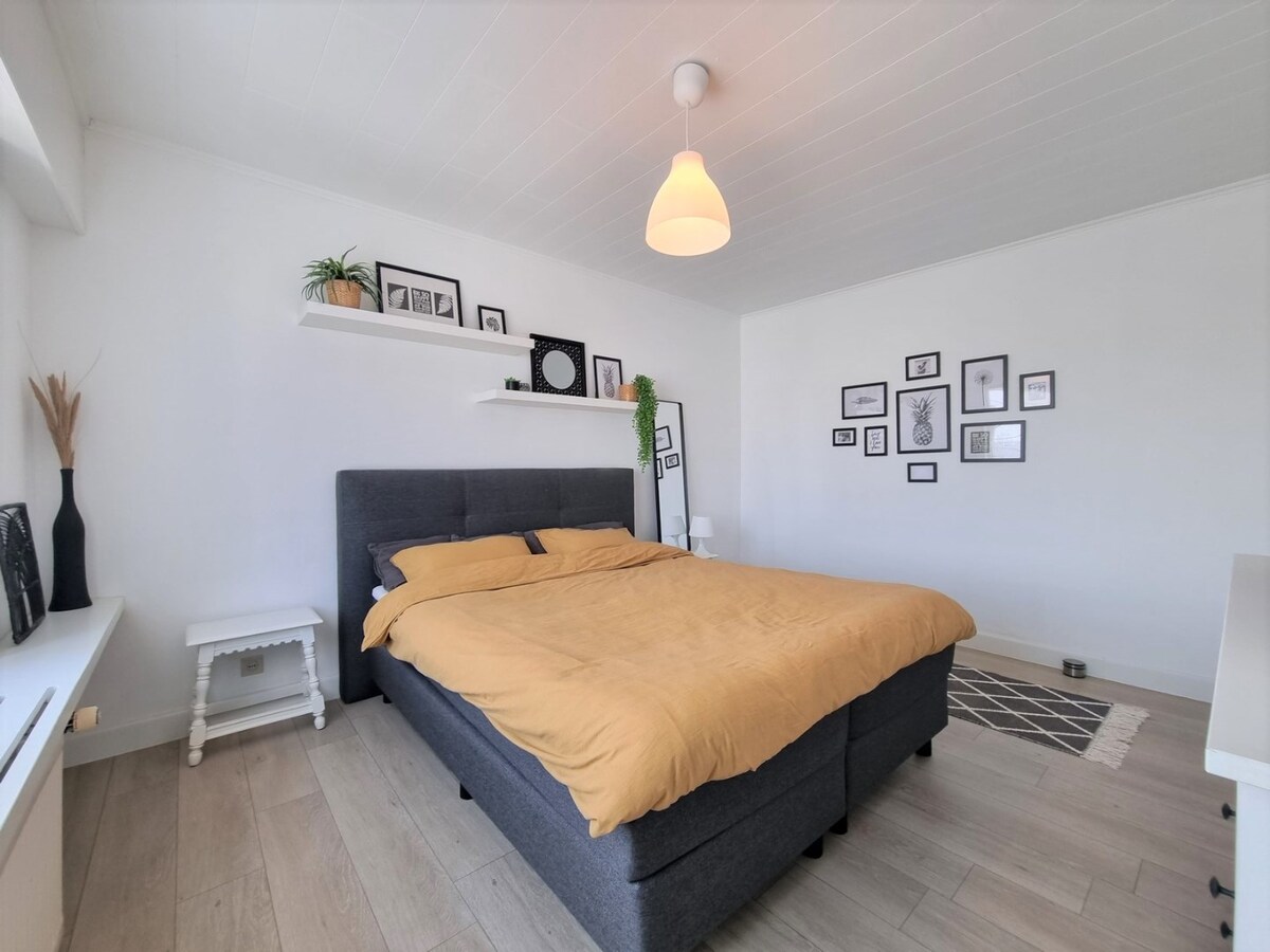 Magnifiek gelegen gezinswoning met garage &amp; oprit te Heist 