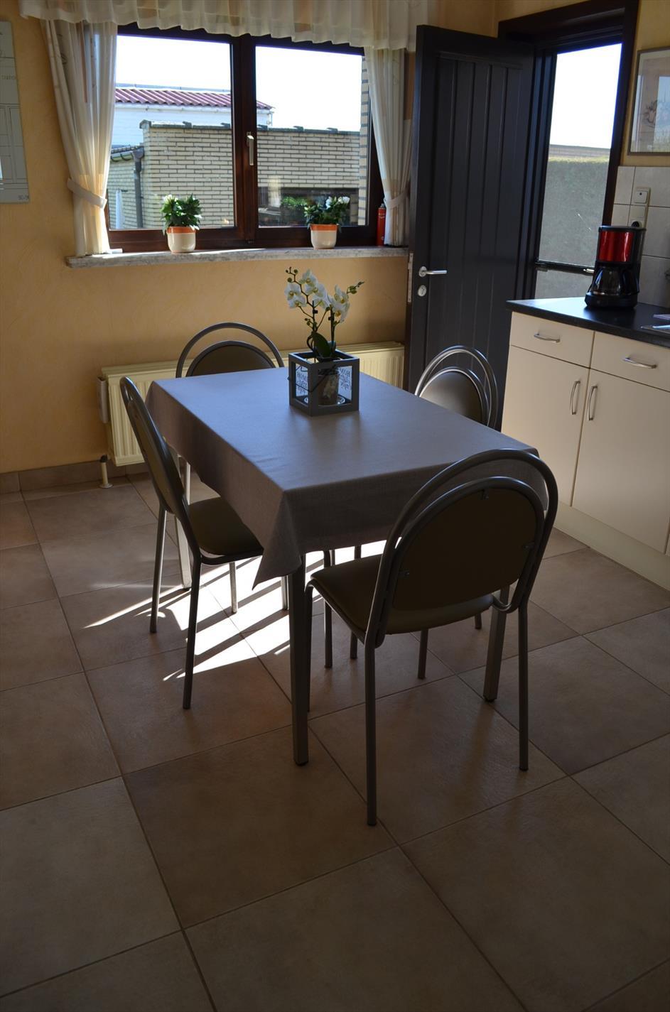 Bungalow op 814m² met  zicht op de weilanden te Adegem 