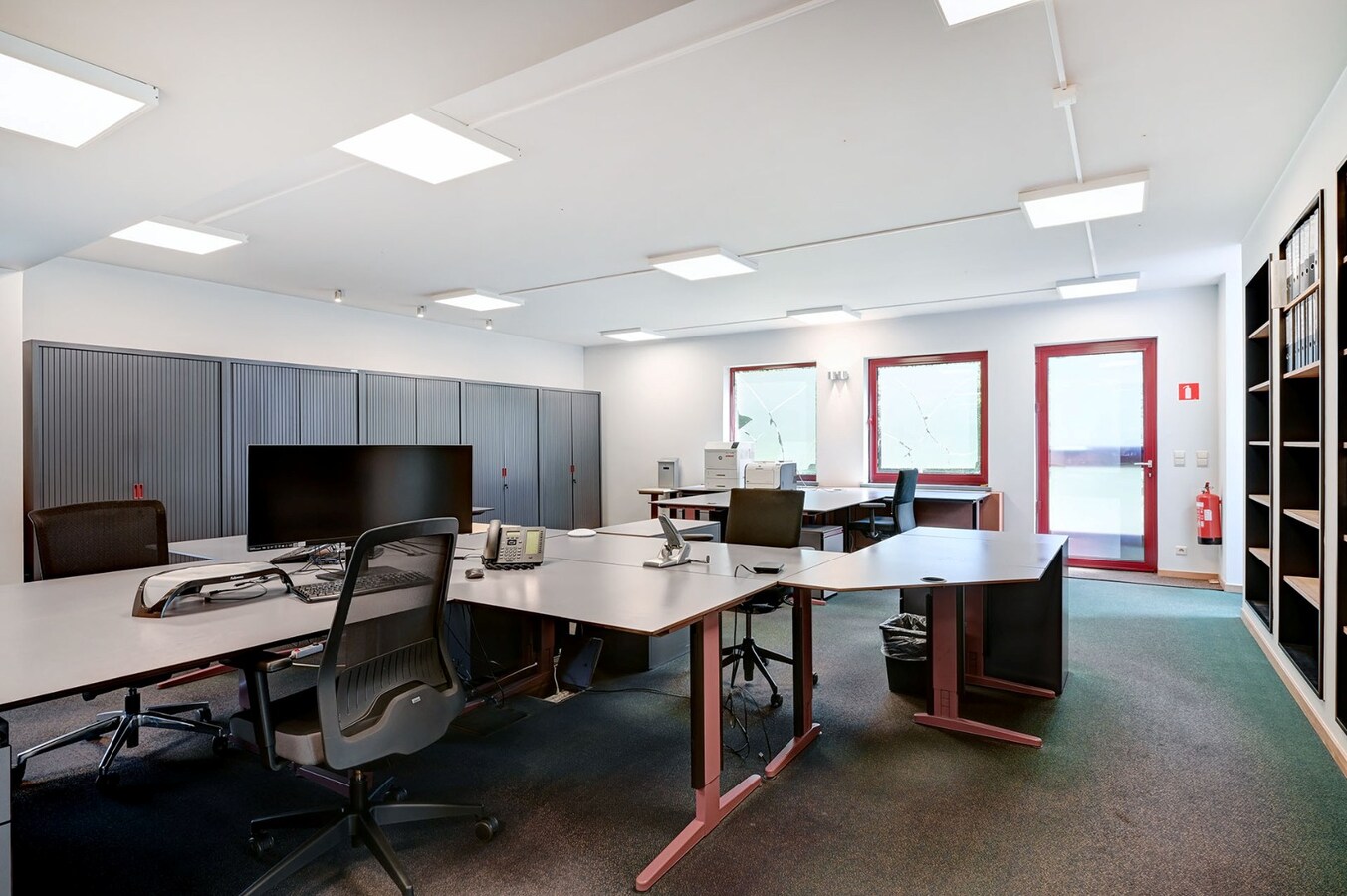 Uitzonderlijk kantoorgebouw met woonst 