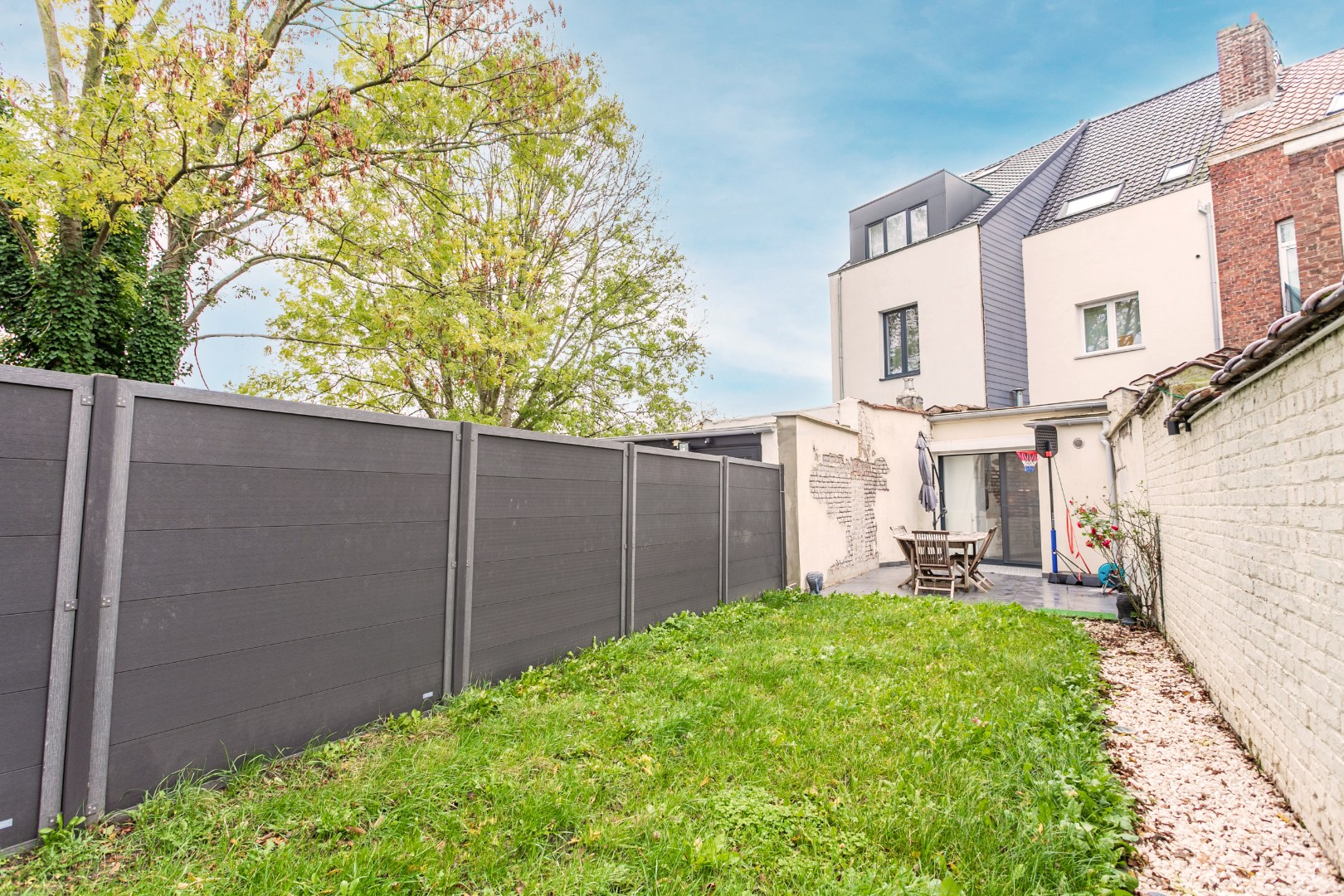 Volledig gerenoveerde woning, 3 slpks en tuin te koop centrum Halle 