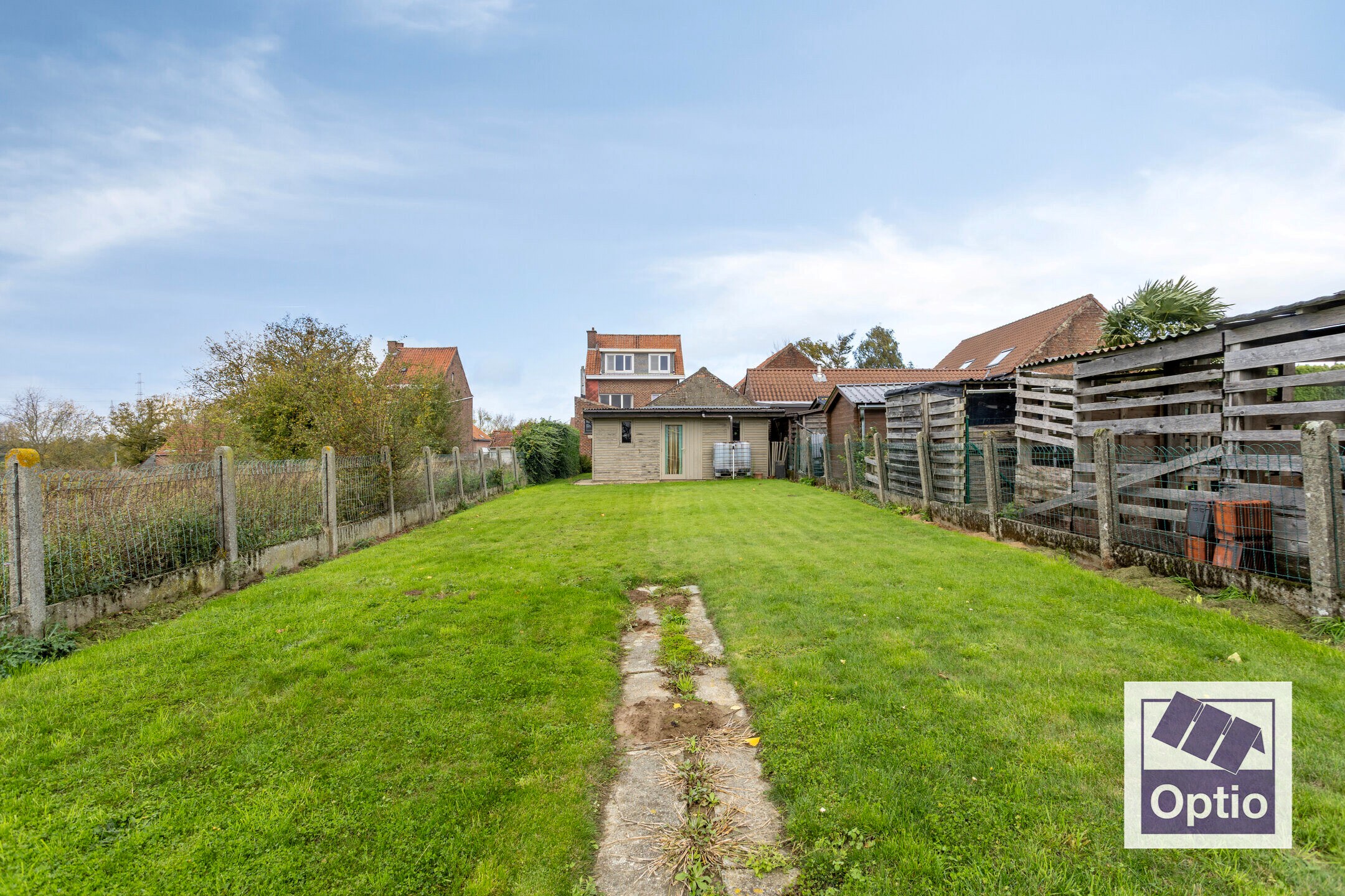 Woning met 5 slaapkamers en grote tuin. 