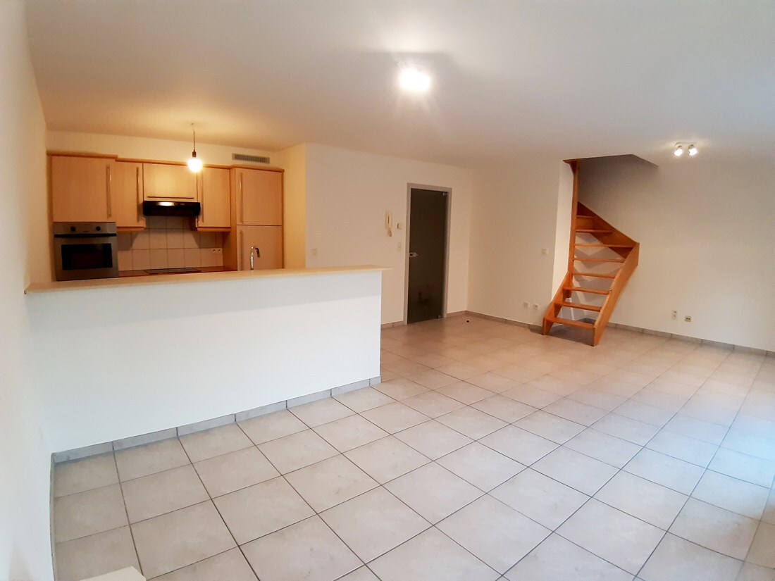 Gunstig gelegen duplex appartement te Genk 