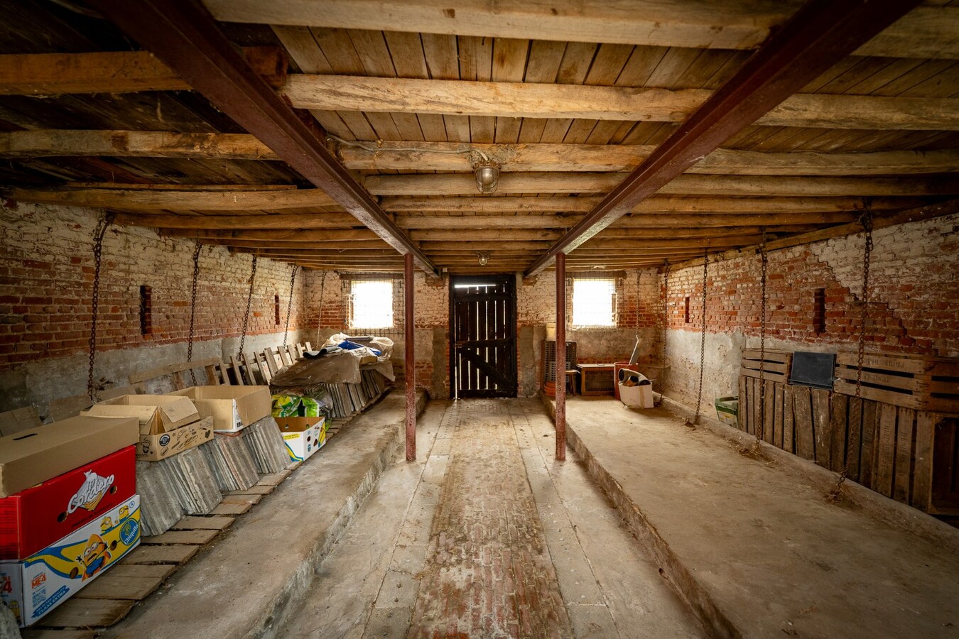 Farm to be renovated with stables and pastures on approximately 1.7 hectares in Herk-de-Stad. 