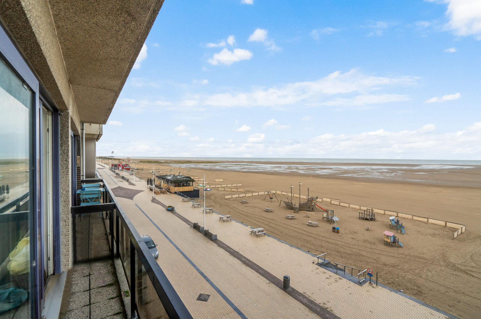 te renoveren studio op de Zeedijk van Zeebrugge 