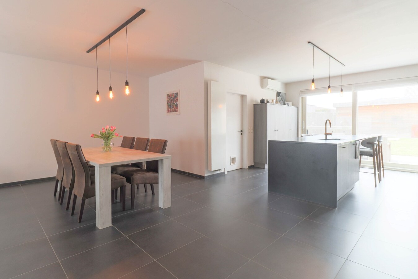 Instapklare recente woning met garage te koop in Heule ! 