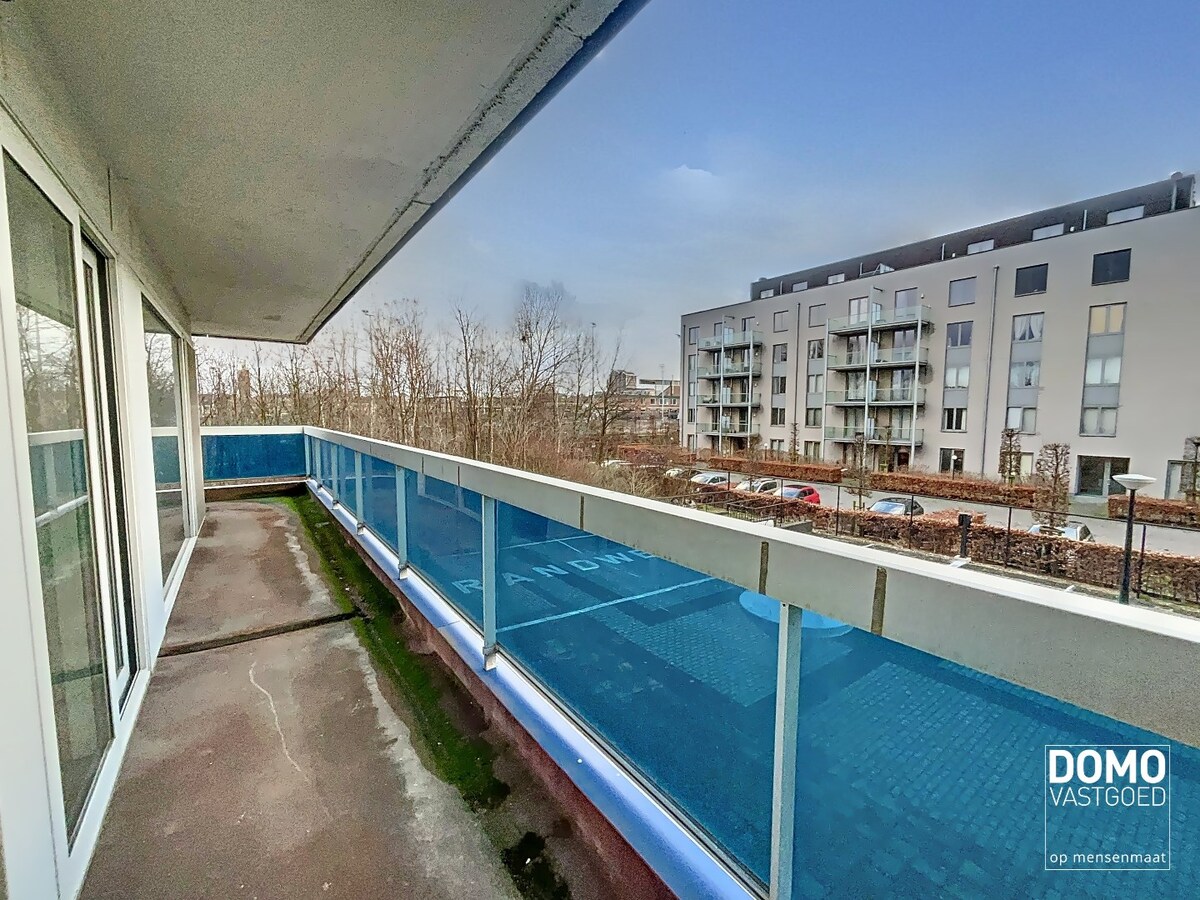 RUIM APPARTEMENT MET 3 SLAAPKAMERS EN GARAGEBOX VLAKBIJ CENTRUM HASSELT 