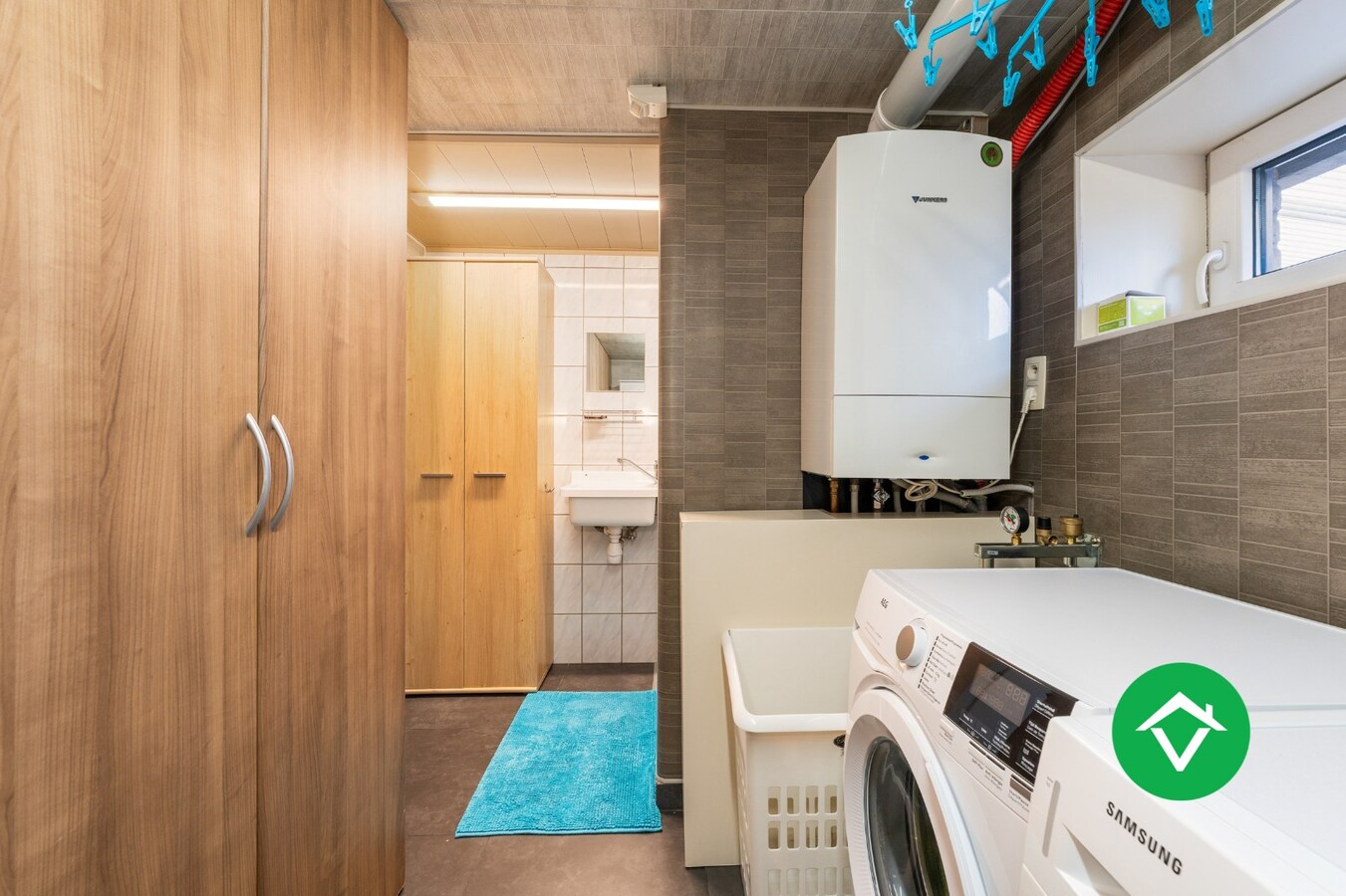 Alleenstaande woning met 4 slaapkamers en garage te Aartrijke 