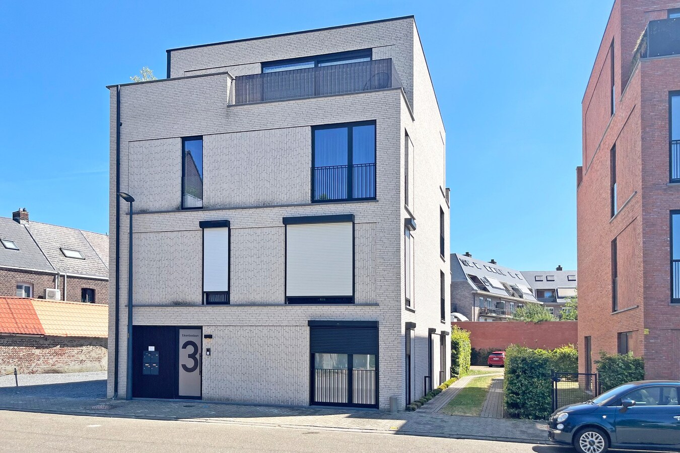 Instapklaar dakappartement met lift, 2 terrassen en parking 