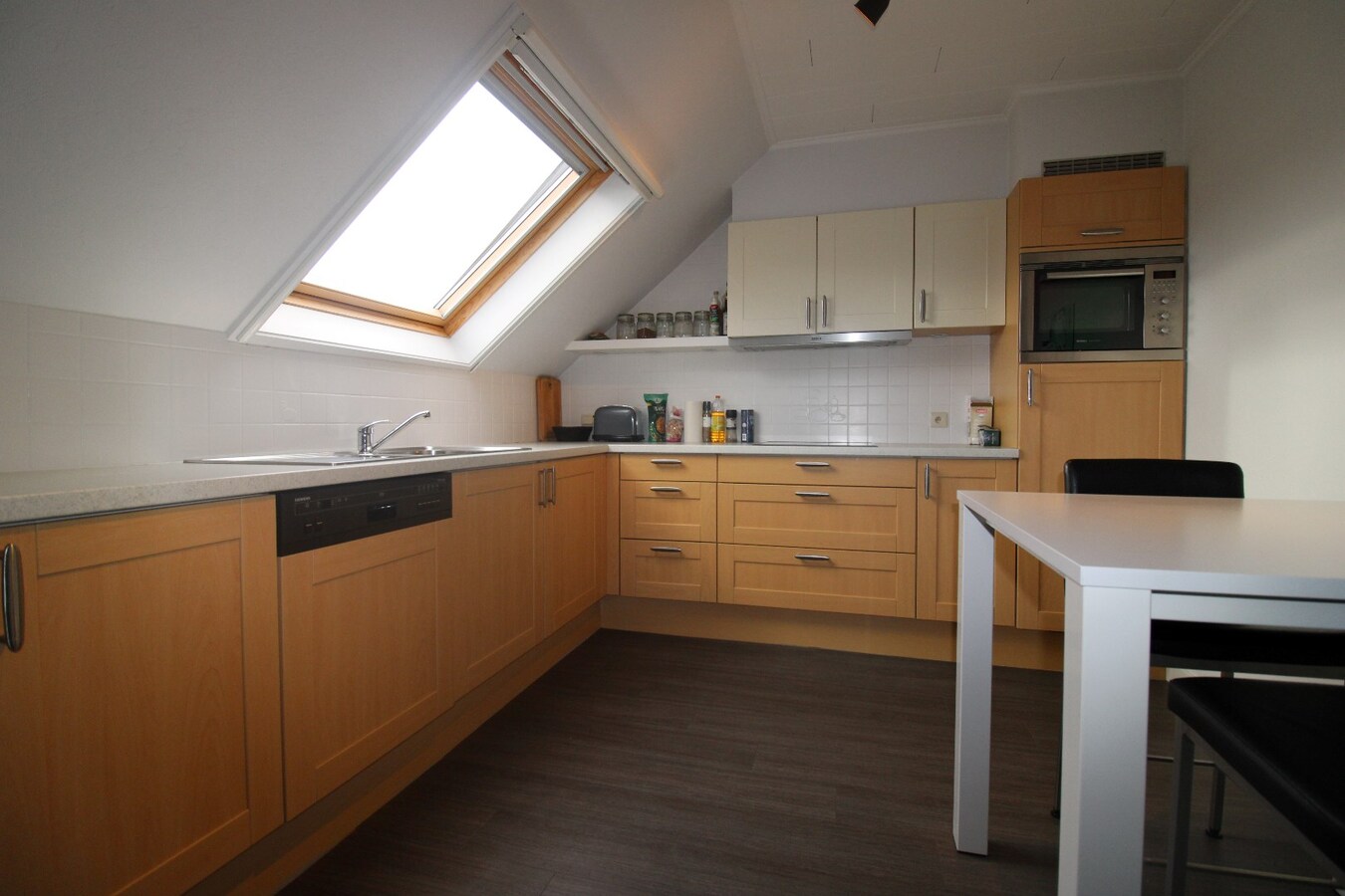 Centraal gelegen appartement met terras, kelderberging en staanplaats 