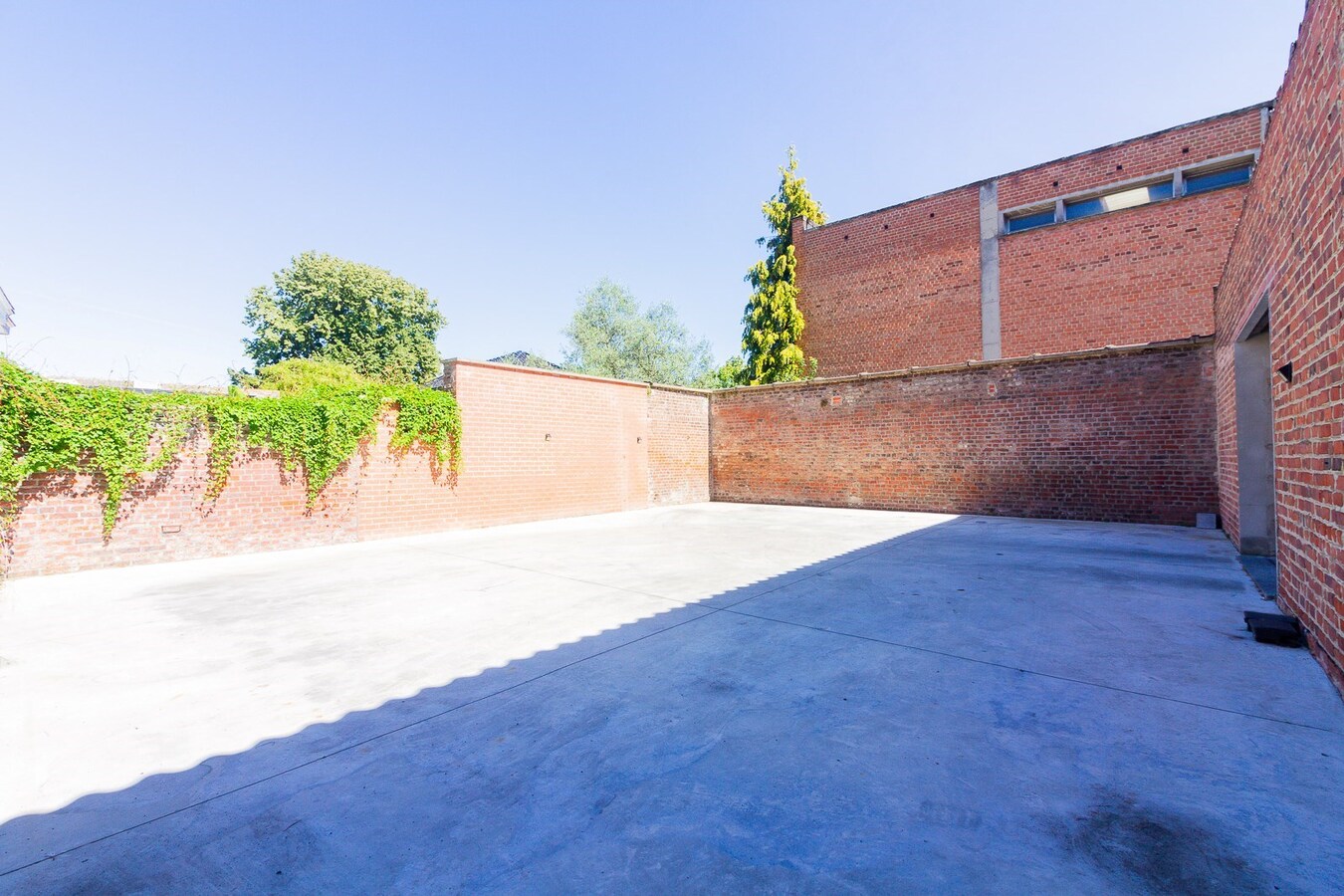 Appartement rez-de-chaussée très lumineux &amp; 2 chambres, en plein centre-ville ! 