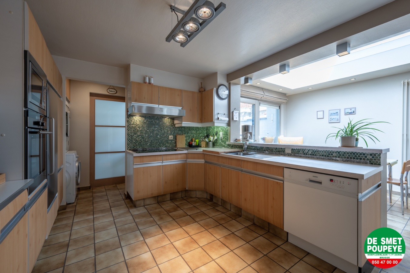 Verrassend ruime en goed onderhouden woning met ruime garage 