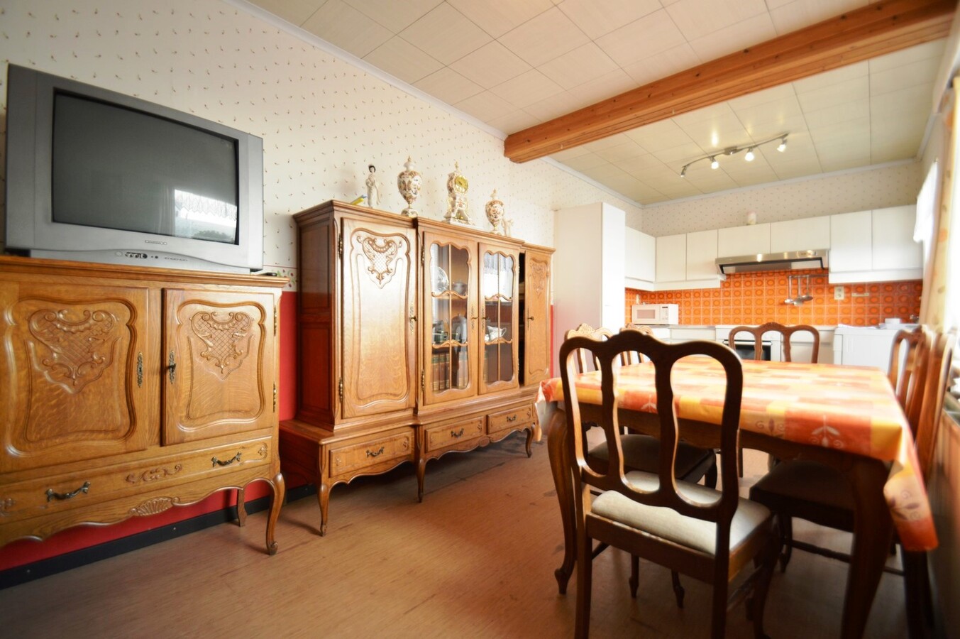 Volumineuze woning met garage vlakbij het centrum - Zelzate 