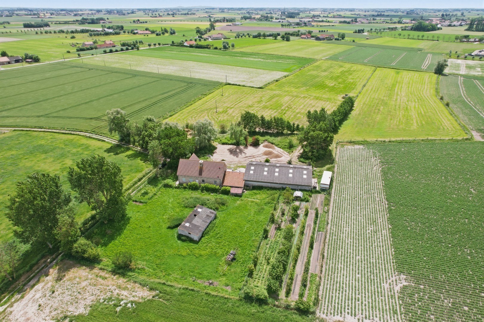 Recente open bebouwing (2019) op een perceel van maar liefst 44.888 m² 