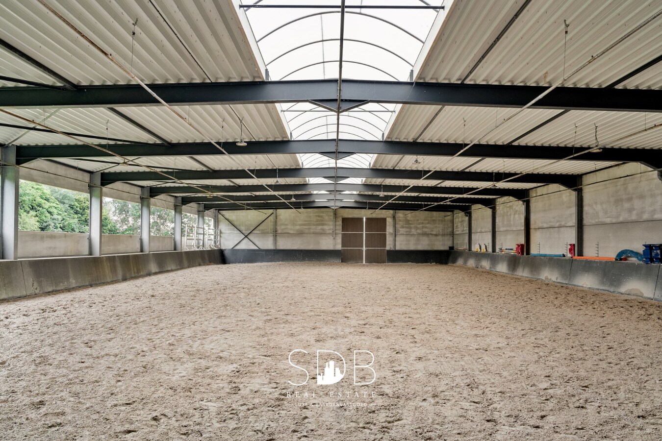 Prachtige villa met hippische accommodatie en graslanden +/-  23 ha 