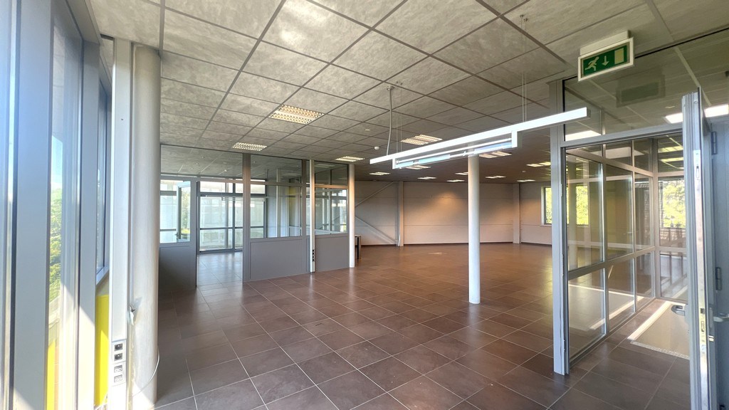 Bedrijfsgebouw met woning te koop vlakbij N60 in Gavere