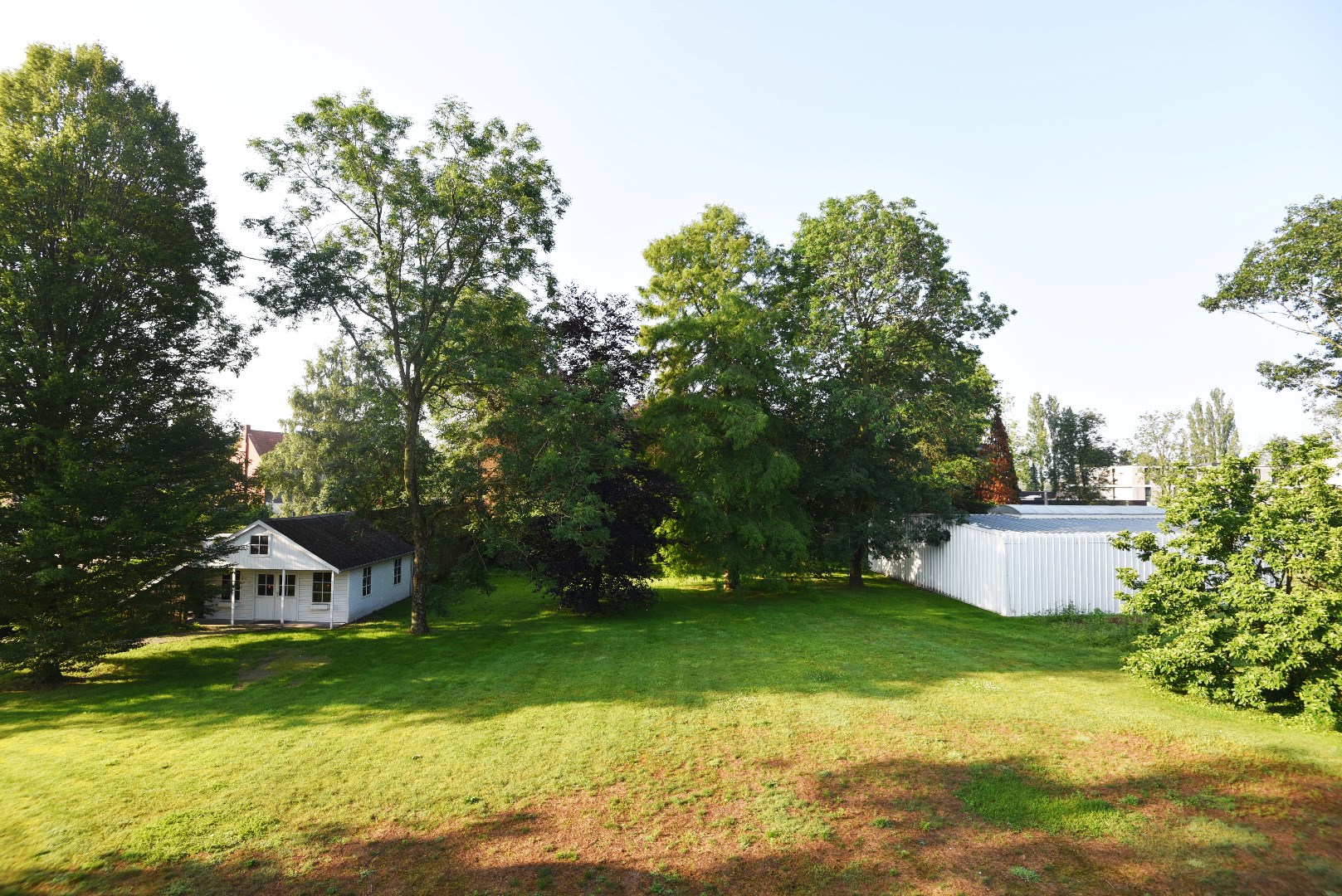 Ruim stijlvol app. met 3 slpks, parkeermogelijkheden en sauna te Adegem 