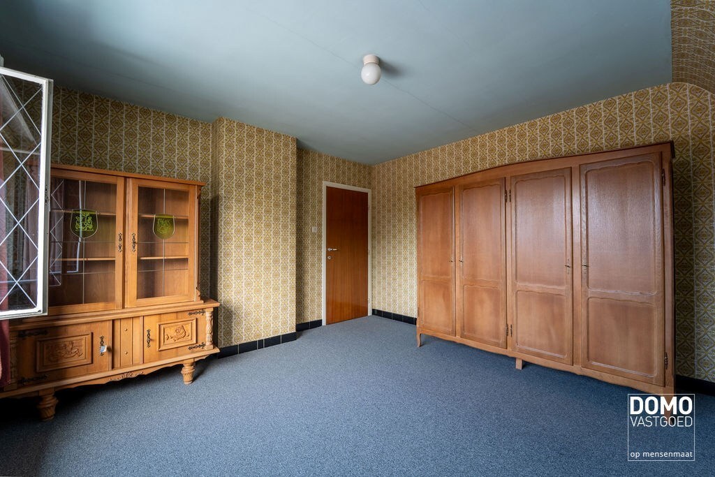 Te renoveren woning met grote tuin en achterliggende stal 