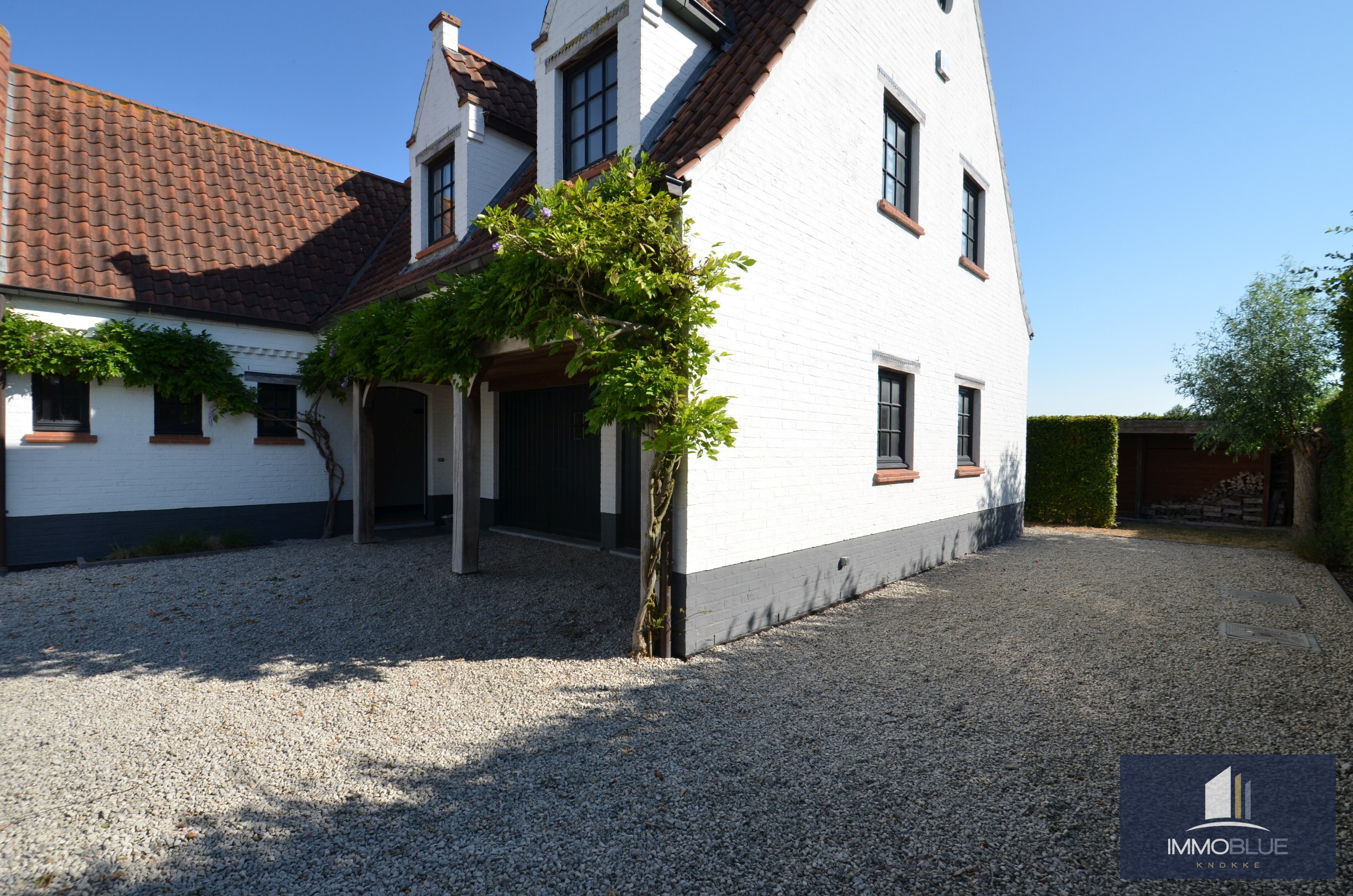 Tijdloze villa met uitzonderlijke vergezichten op een residentiële locatie. 