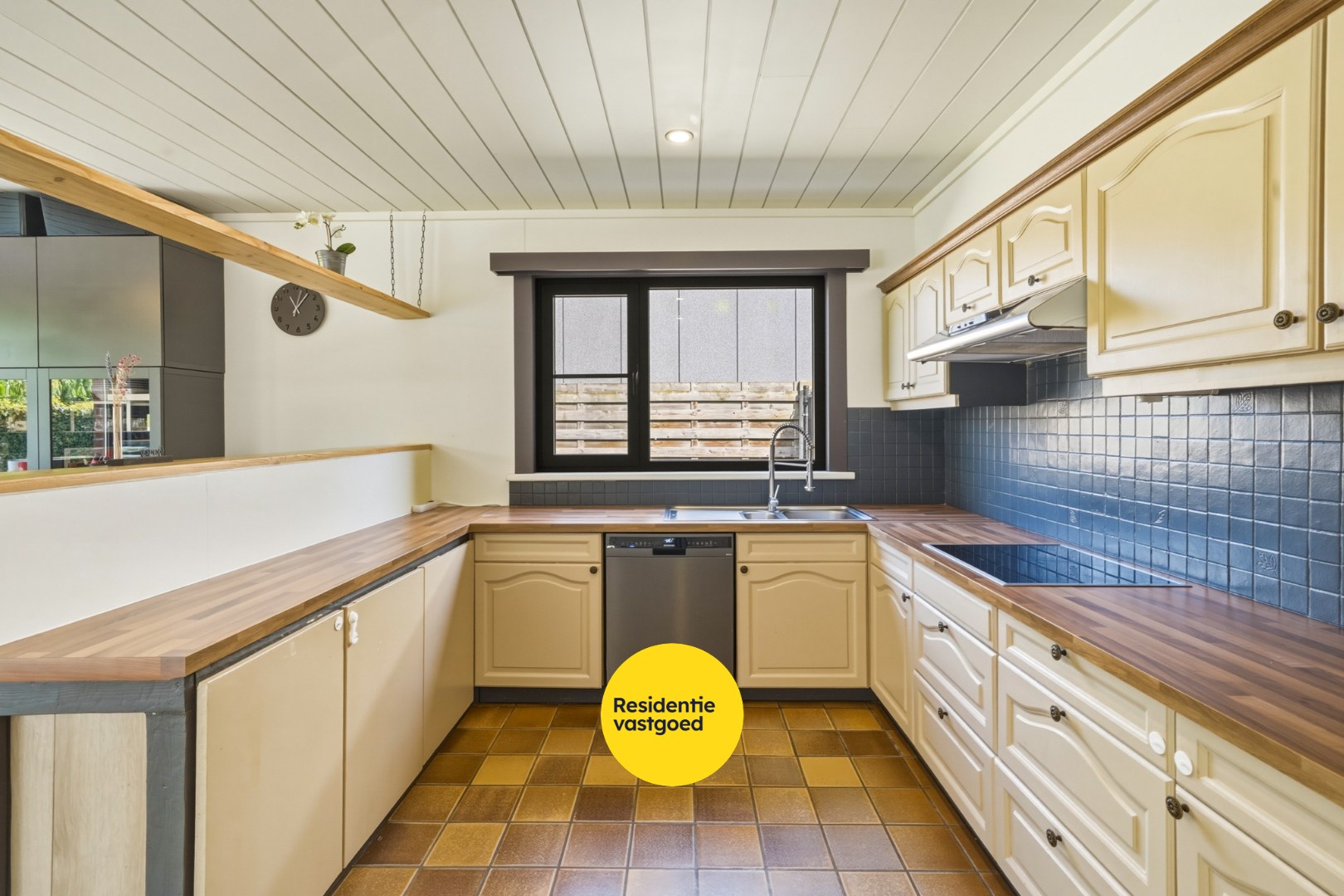 Instapklare ruime bungalow met zongerichte tuin in hartje Oudenburg! 