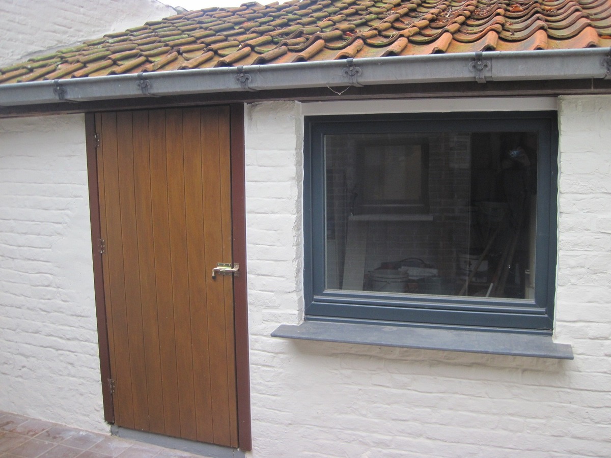 Verzorgde, authentieke rijwoning in hartje Asper. 