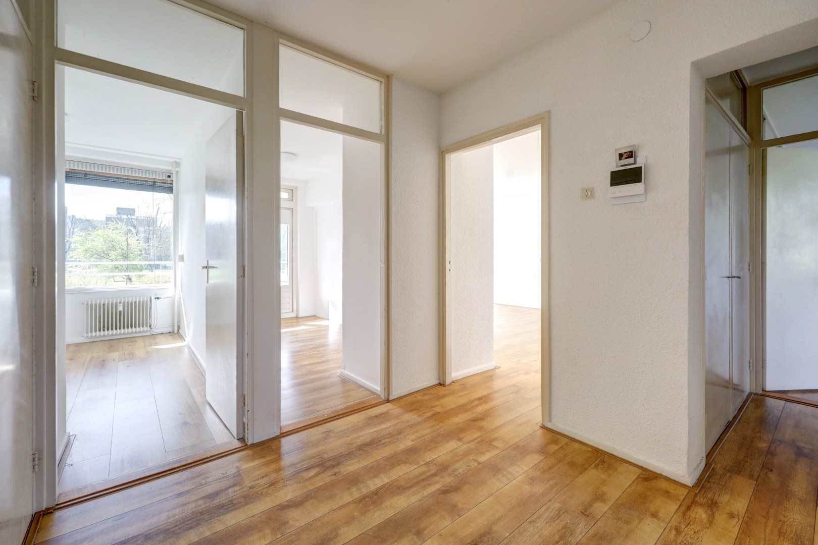 4-kamer appartement op de 1e verdieping, met 2 balkons, berging in de onderbouw en gelegen op eigen grond! 