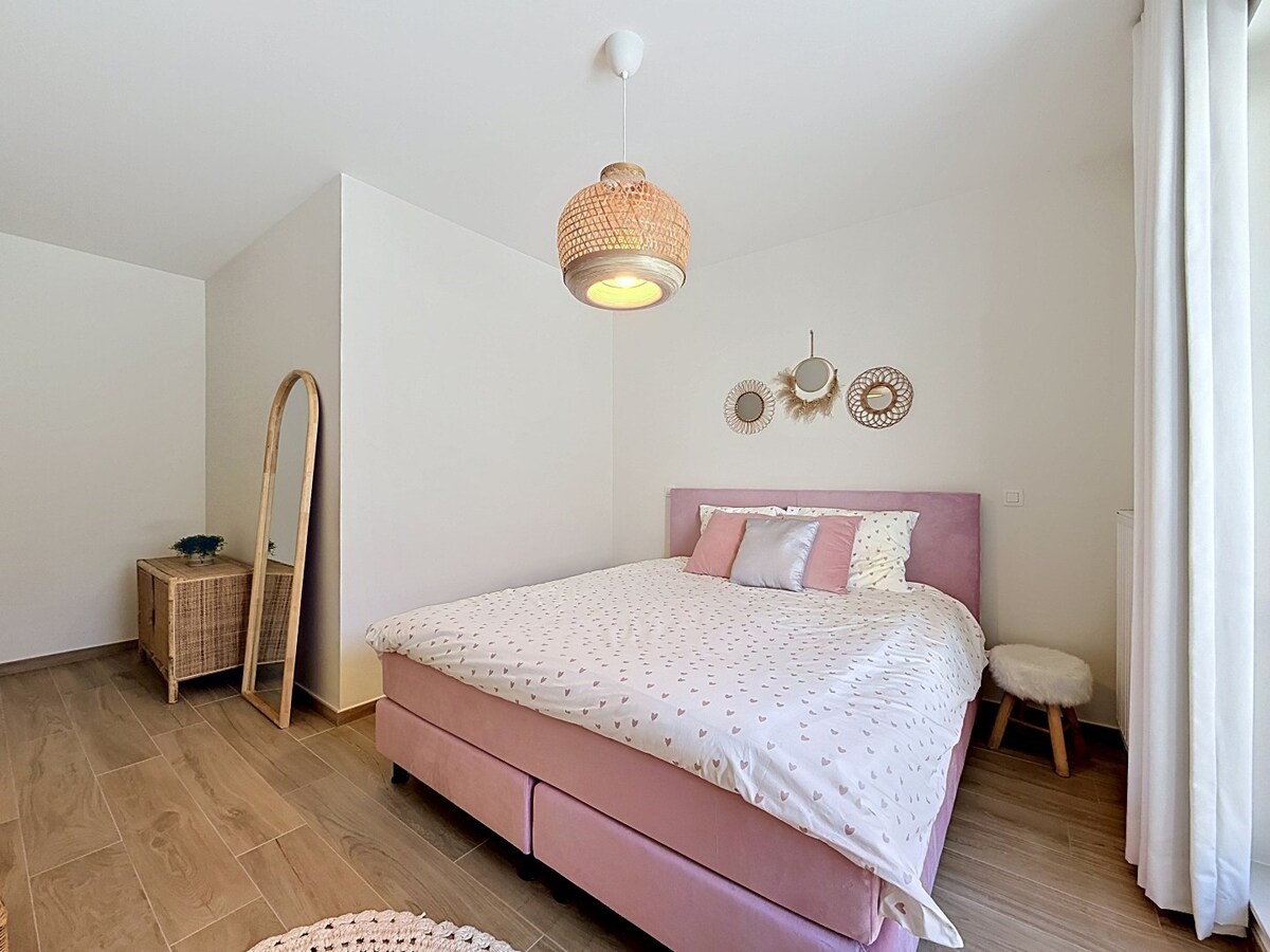Nieuw appartement met riant terras en garage te centrum Zottegem 